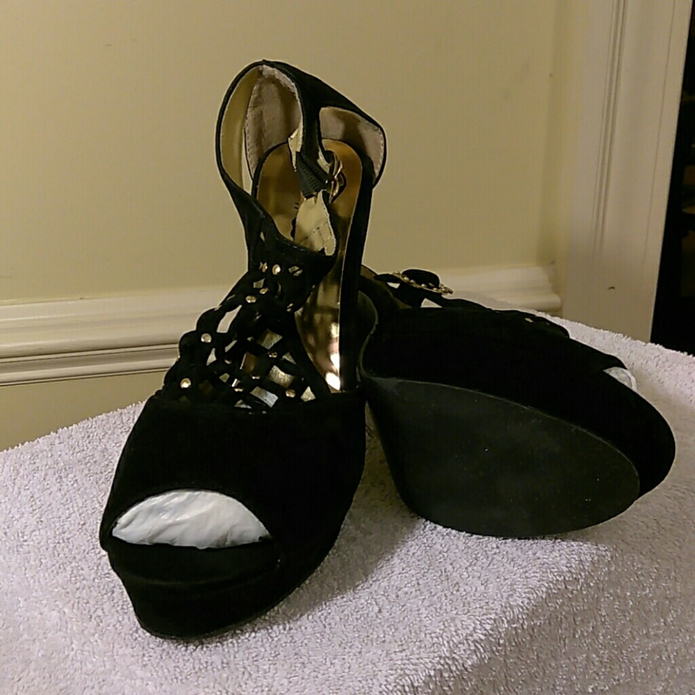 Apple Bottom 5 inch heels